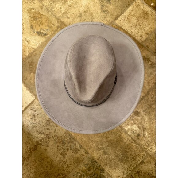 Wide-Brimmed Gray Suede Fedora Hat With Black Striped Band - Picture 4 of 6
